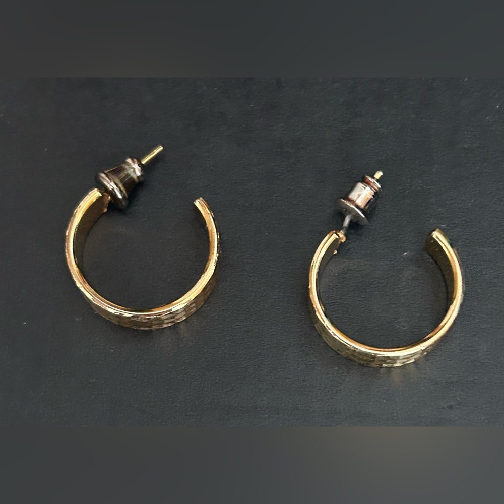 VINTAGE GOLD TONE EARRINGS THREE PAIRS - Picture 5 of 8